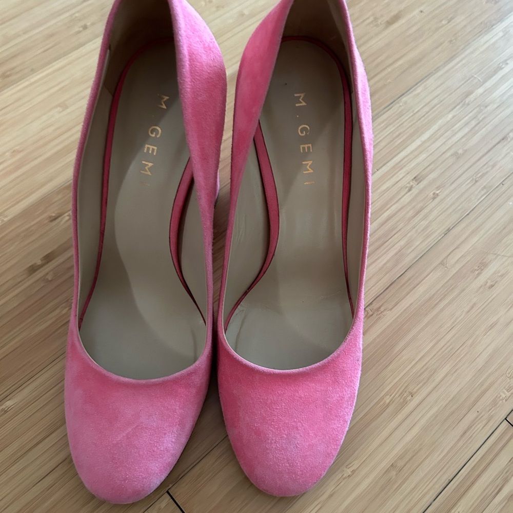 Mgemi sorbet coral suede block heel pump